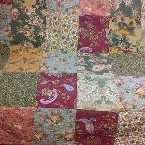 Floral Patchwork Quilt - Multicolor